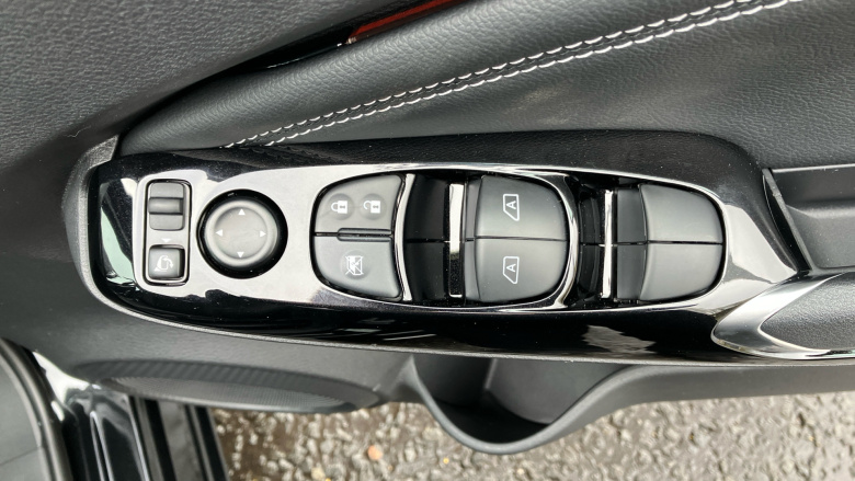 Nissan Juke 1.0 DiG-T Tekna 5dr Petrol Hatchback